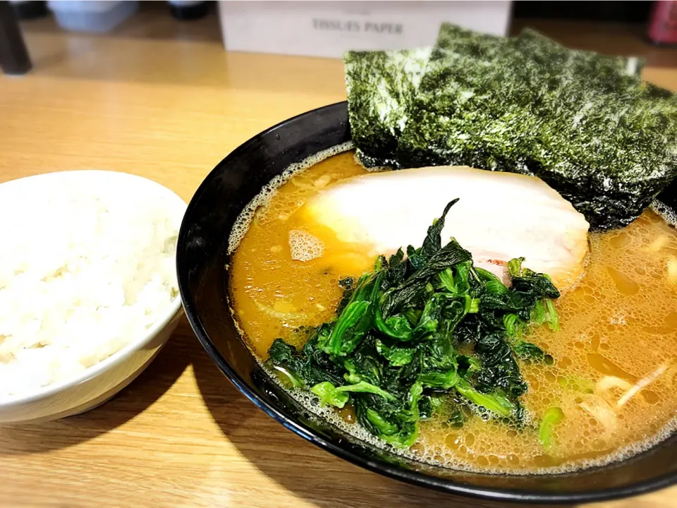 Snapdishの料理写真:ラーメン 並 ¥700|Blue Moon Caféさん