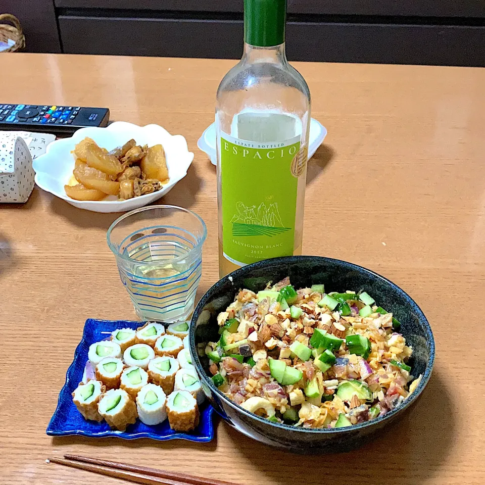 Snapdishの料理写真:あじのキムチなめろうとちくわ胡瓜を白ワインで|みんみんさん