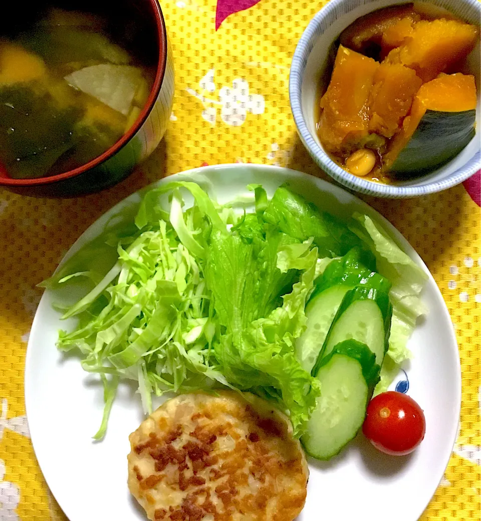 豆腐ハンバーグ　野菜🥬　南瓜と大豆の煮物　味噌汁|掛谷節子さん