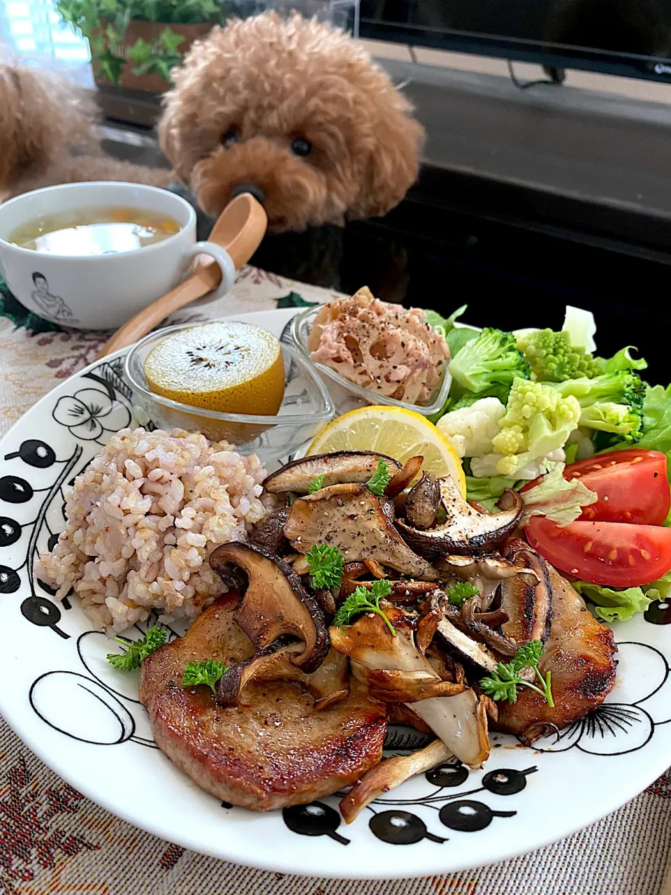 Snapdishの料理写真:きのこと豚肉のソテー🍄|ゆかりさん