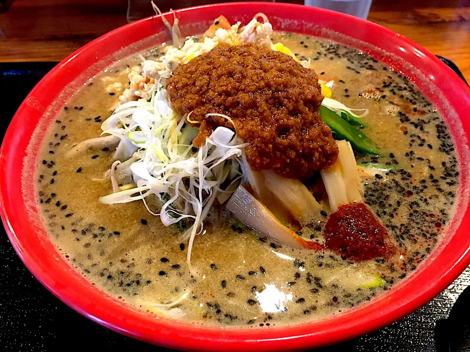 Snapdishの料理写真:胡麻辛子味噌ラーメン|yummyさん