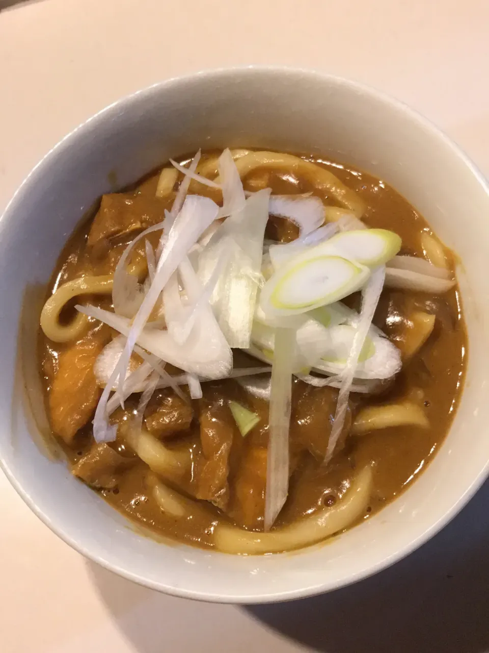 Snapdishの料理写真:油揚げとたまねぎのクリーミーカレーうどん🥰ヤマキのめんつゆ＋カレールー＋生クリームで簡単おいしい|ノムリエさん