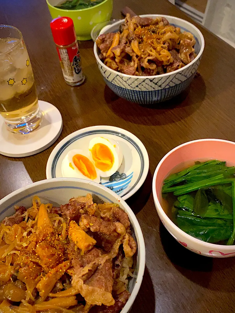 牛丼　半熟卵　ほうれん草とワカメのお味噌汁　麦茶|ch＊K*∀o(^^*)♪さん