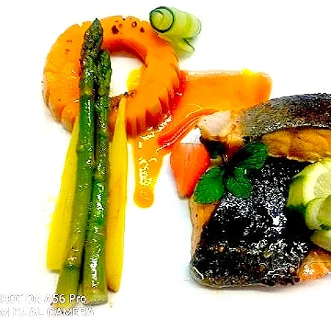 oven baked salmon fillets presented with butternut squash and asparagus|Chef Keziusさん