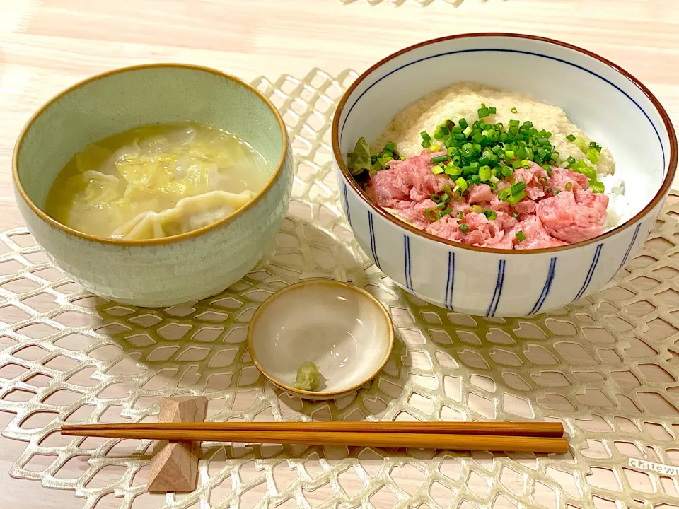 ネギトロ丼と鶏白湯餃子スープ|ひろさんとゆりさんさん