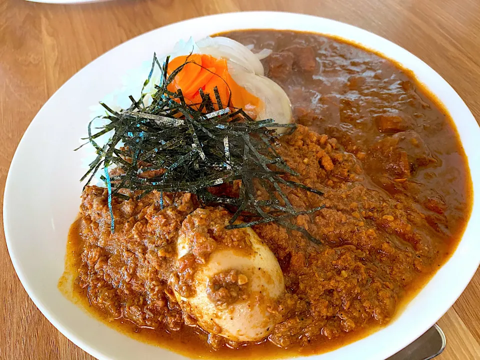 キーマクラシックと大辛チキンのあいがけ、味玉トッピング🍛🥚|buhizouさん