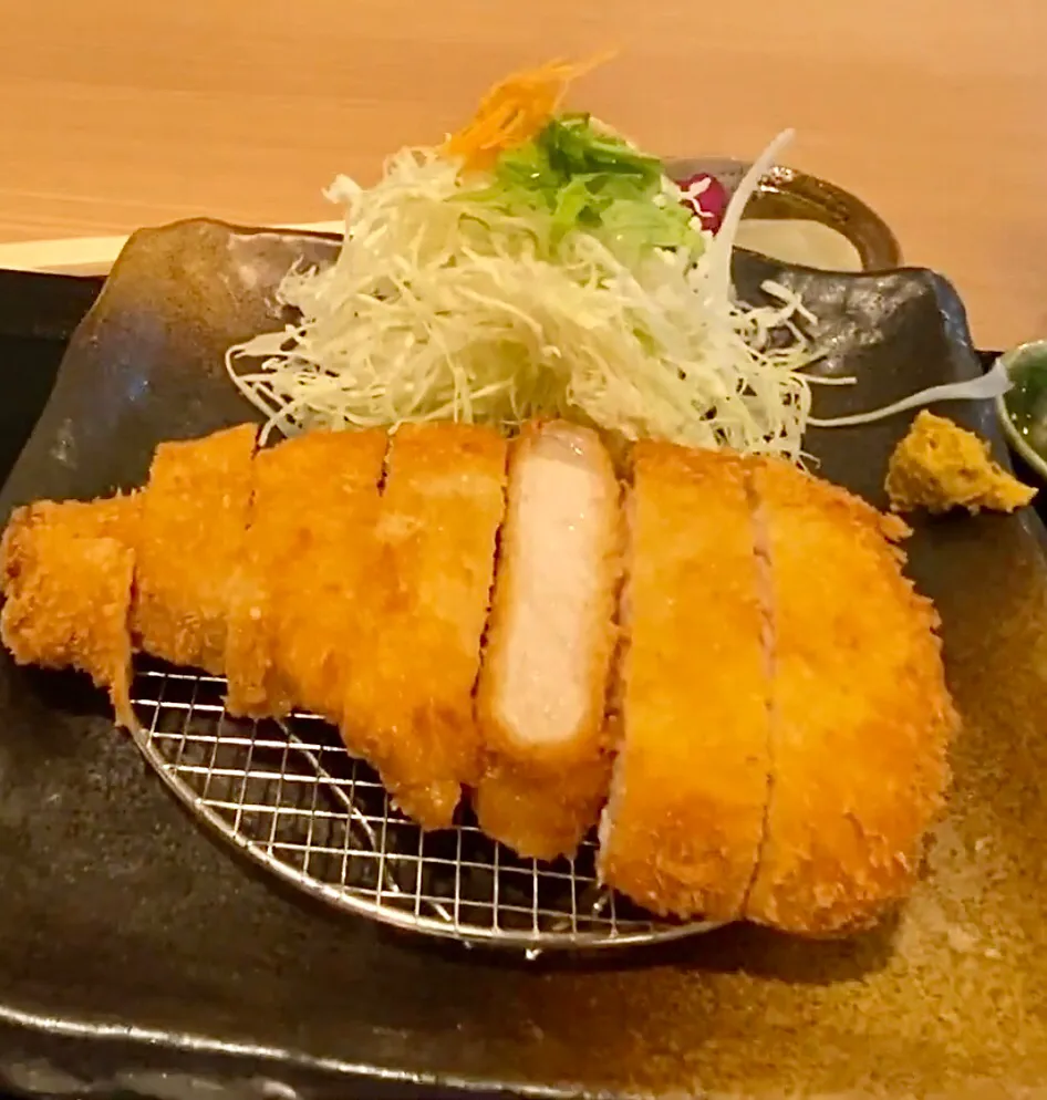 とんかつ屋さんで 昼ごはん・・|ばくあんしゃさん