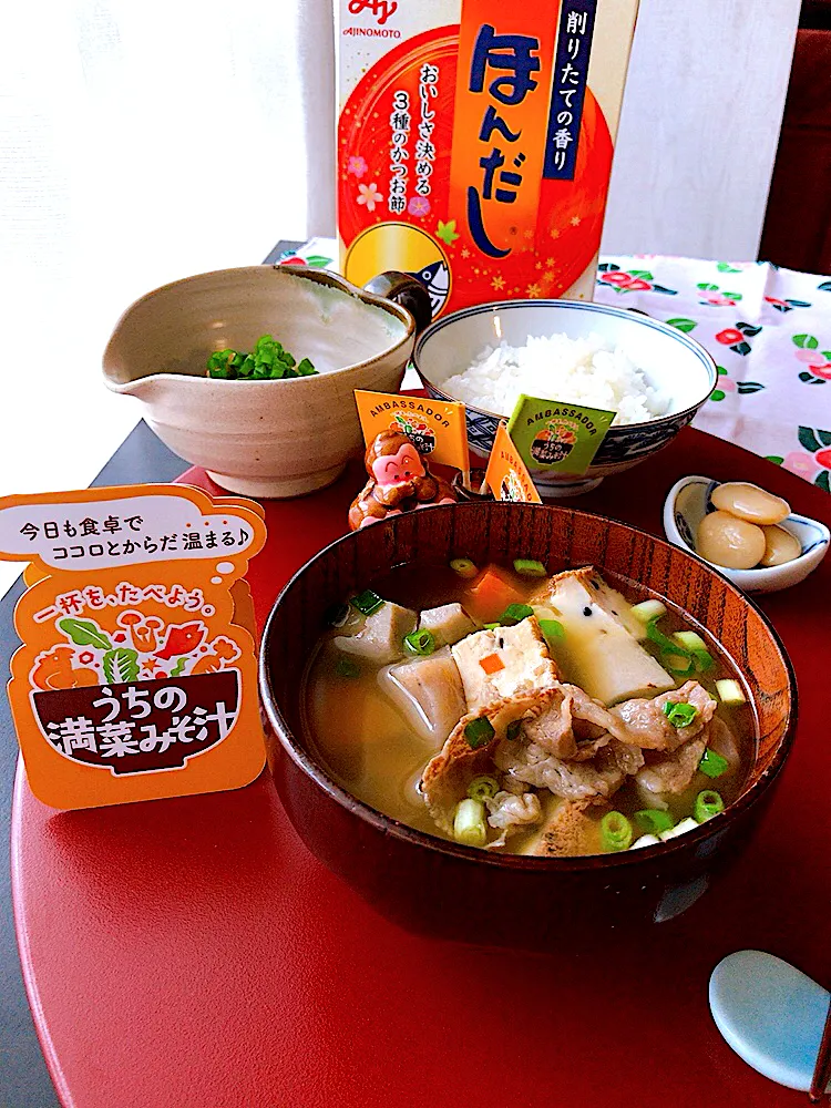 具沢山のお味噌汁が主役の朝ごはん|とんちんさん