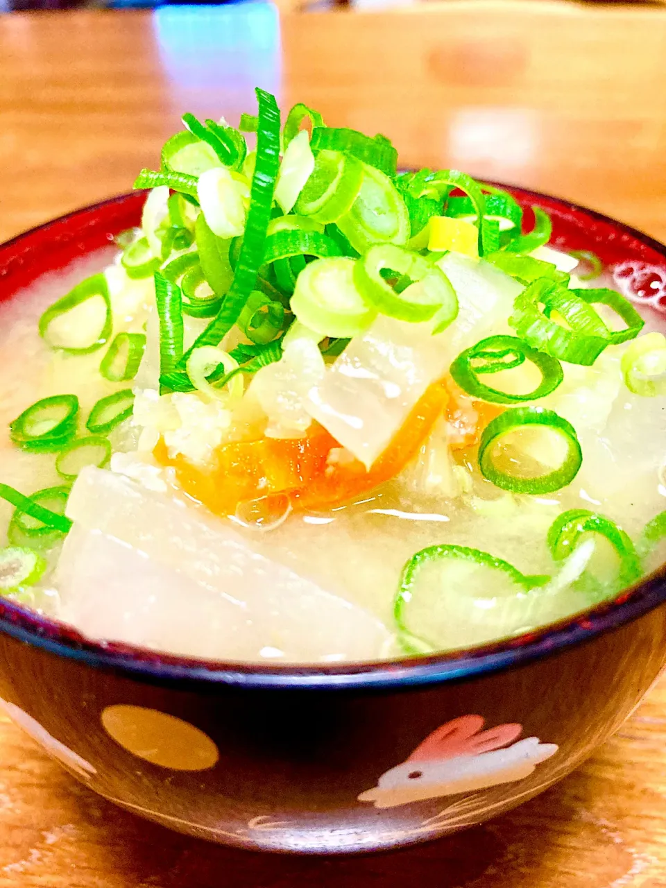 具沢山味噌汁🍀大根、玉ねぎ、人参たっぷり💕|まいりさん