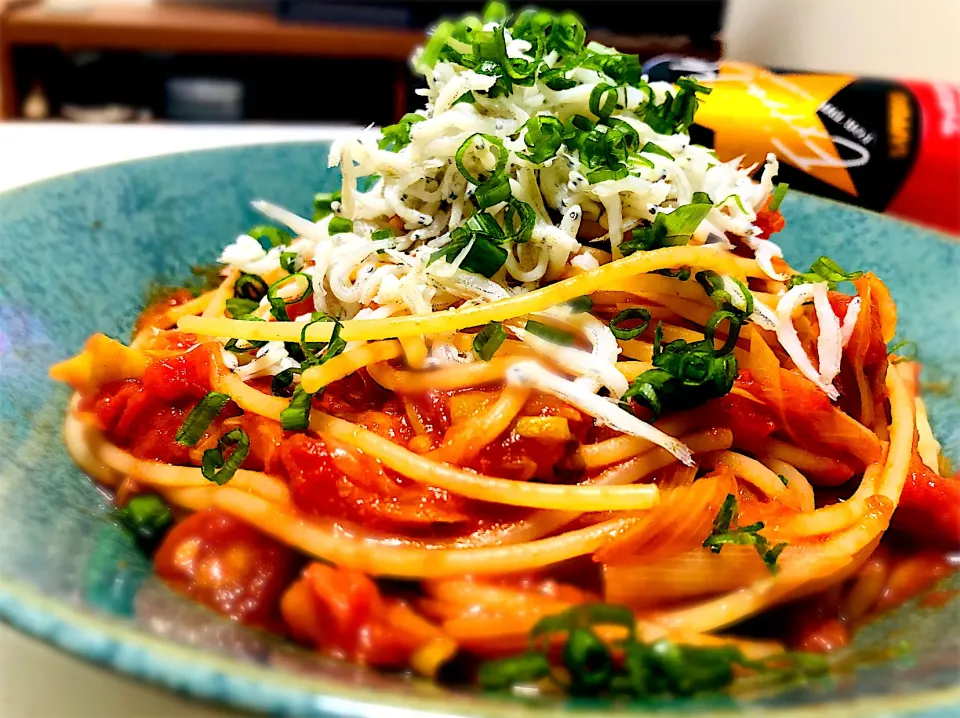 赤ネギとシラスのトマトパスタ🍝|妖怪こけしさん