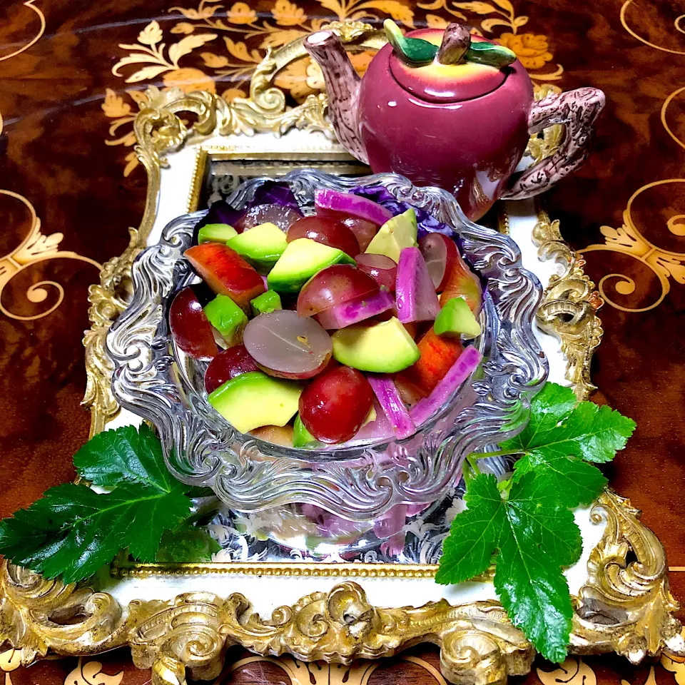 フルーツ🥭サラダ🥗マスカットビオレ🍇りんご🍎アボカド🥑赤蕪🌺|henryさん