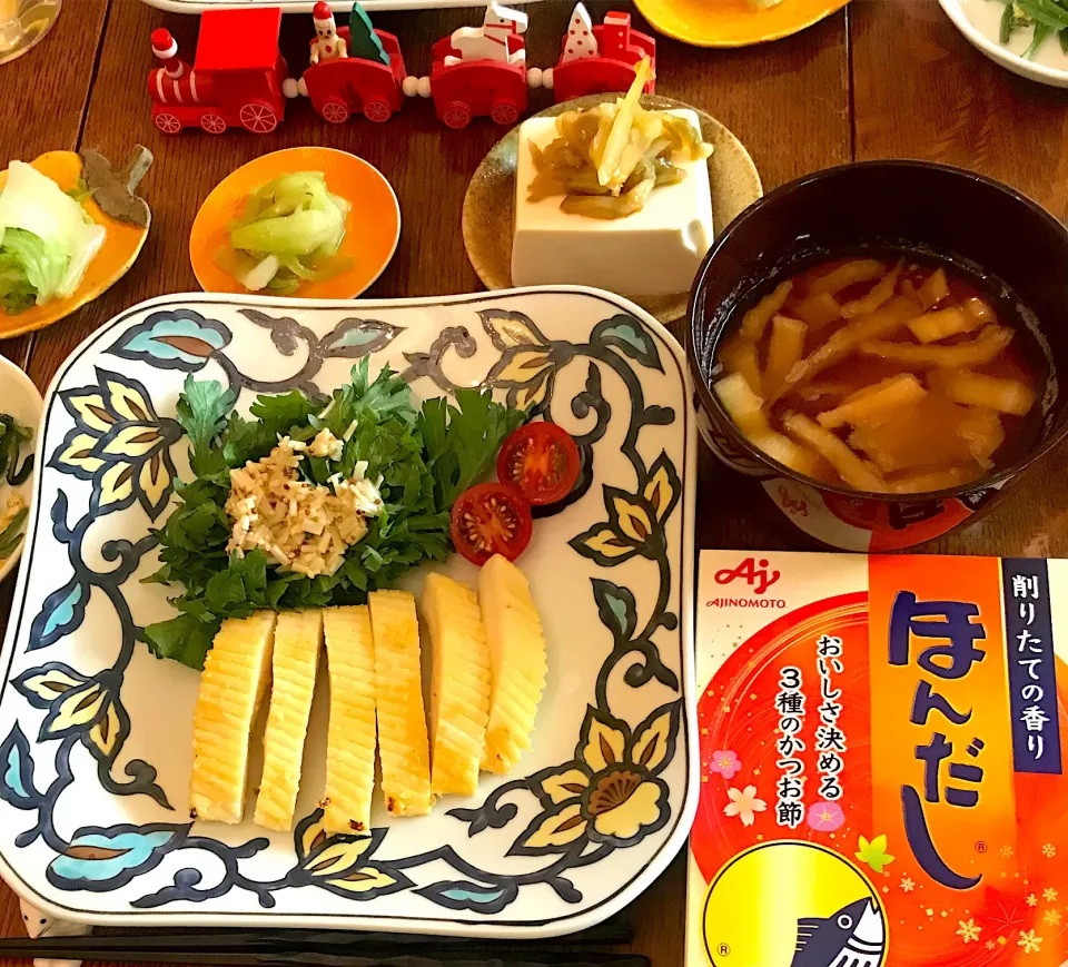 Snapdishの料理写真:晩ごはん #ほんだし  #うちの満菜みそ汁  #白菜とエリンギのお味噌汁  #いかの西京漬焼き|小松菜さん