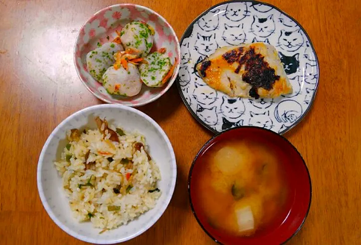 １１月２５日　野沢菜の炊き込みご飯　鰆の柚子味噌漬け　里芋のカリカリ桜えび和え　ゆばとお麩のお味噌汁|いもこ。さん