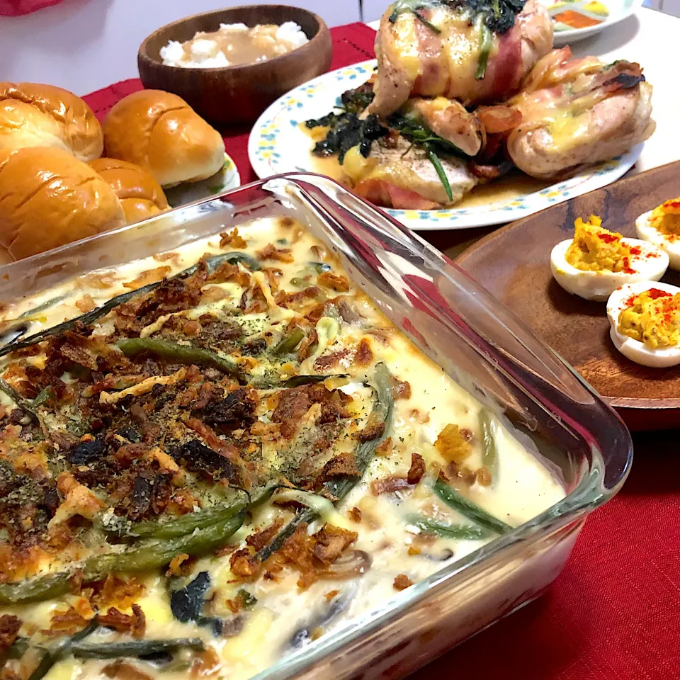 green bean casserole, deviled eggs, bacon wrapped spinach and cheese stuffed chicken breast, rice and gravy|まなほさん