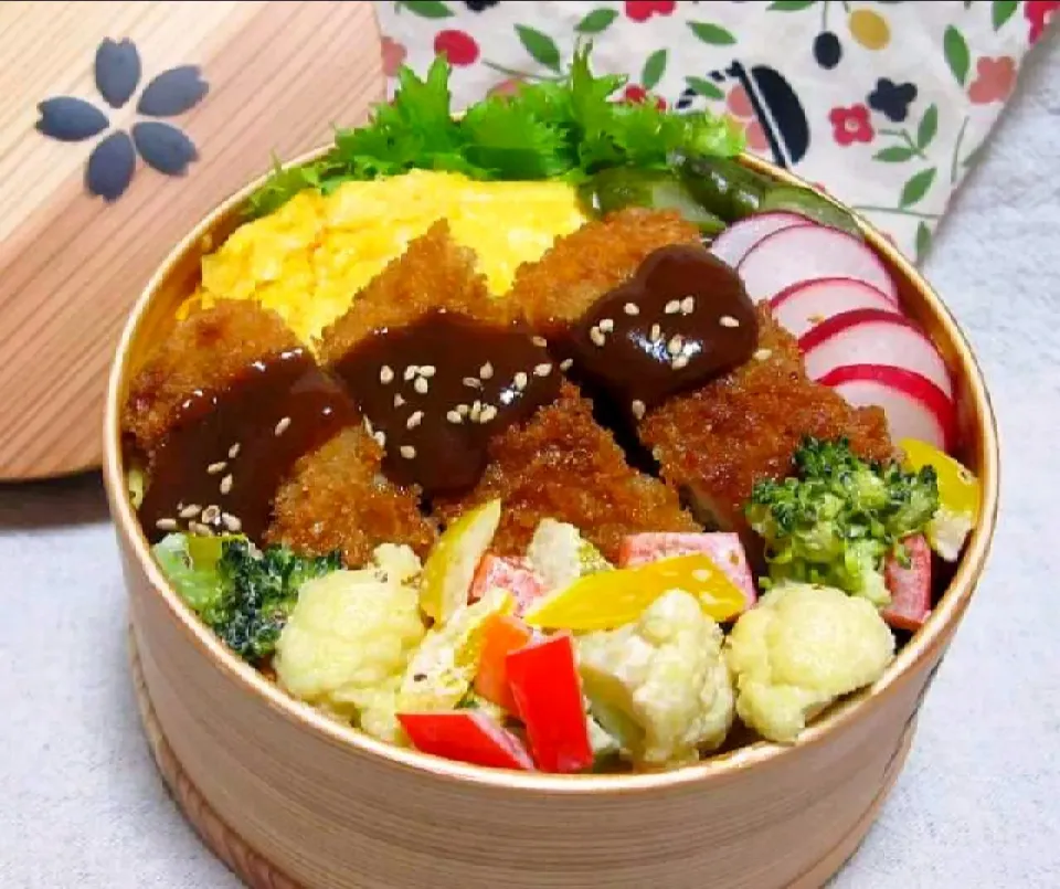 Snapdishの料理写真:❇️ボルガライス～😋🥢❇️

オムライスとカツの組合せ‼️
福井県越前市のご当地グルメだそうです。この組合せ、旨いに決まってる💖|眞島 好さん