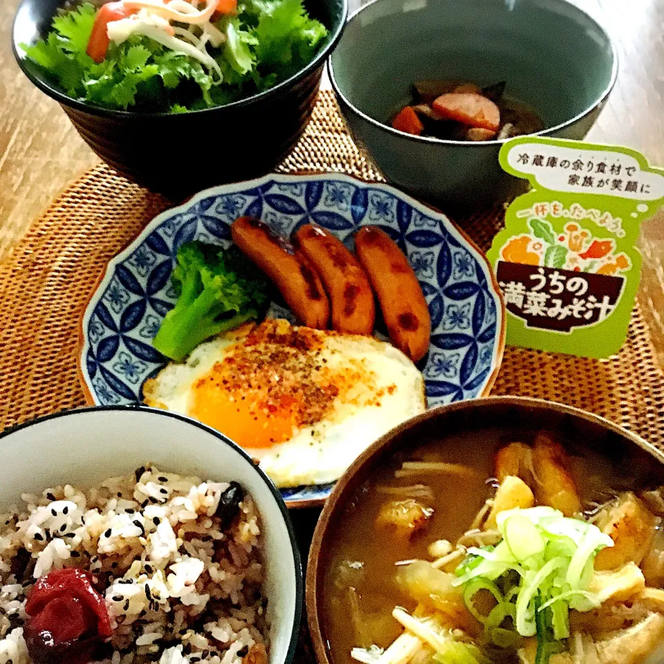 たっぷり白菜と油揚げの味噌汁|プチテンよすさん