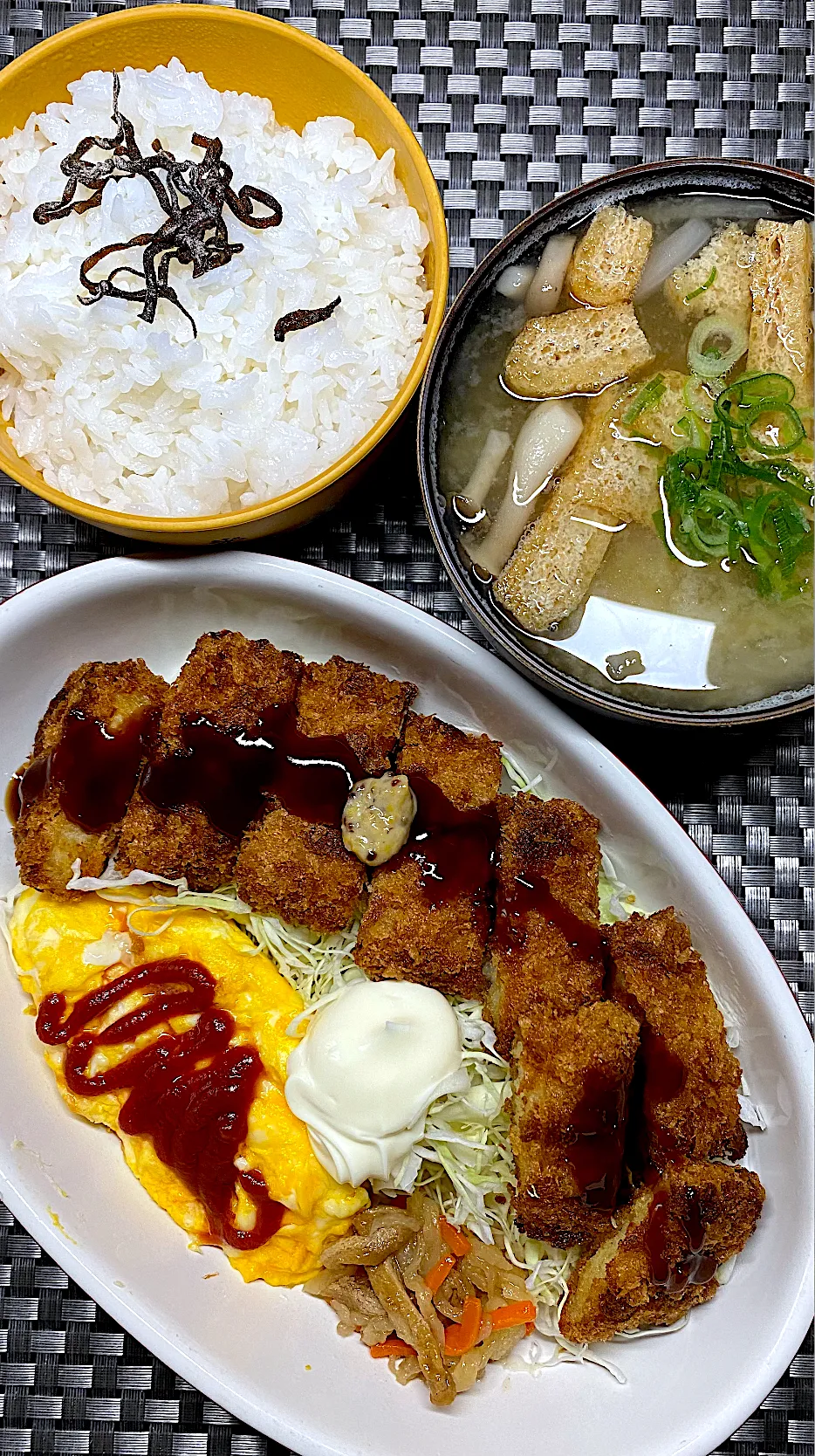 チキンカツ定食|すくらんぶるえっぐさん