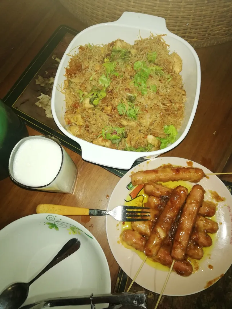 Fried beehoon noodle with teriyaki sausage|Arinron Ahirafさん