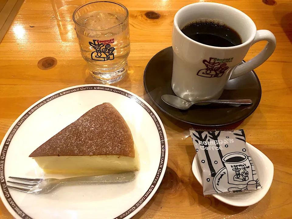 かろやかチーズケーキ & コメダたっぷりブレンド|T. Wonderさん