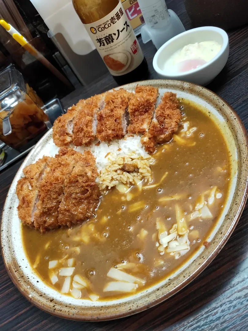 Snapdishの料理写真:DX手仕込豚ヒレ勝つカレー|osakana555さん