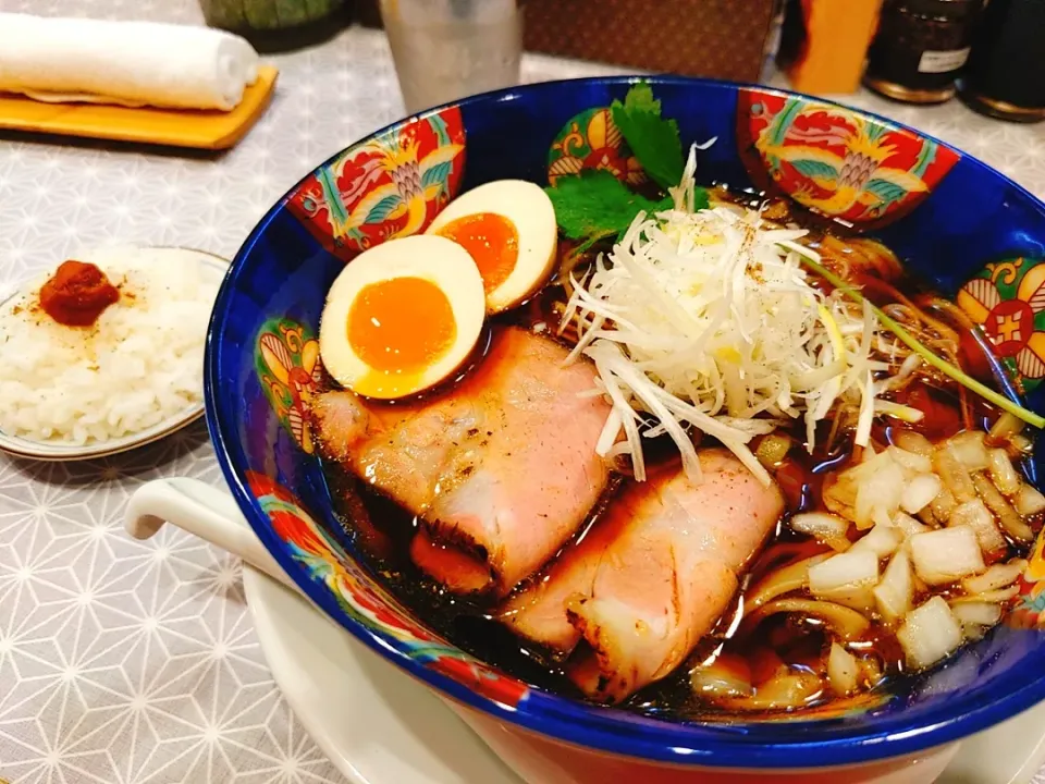 今日は手抜いちゃいました（笑）以前から行きたかったラーメン屋に行ってきました。中華そばの埜色。私の好きな魚介ダシであっさりしていて美味しかった。選べる麺の種類が嬉しい♡私の好きな中太麺がまた美味しいです☆|yuriさん