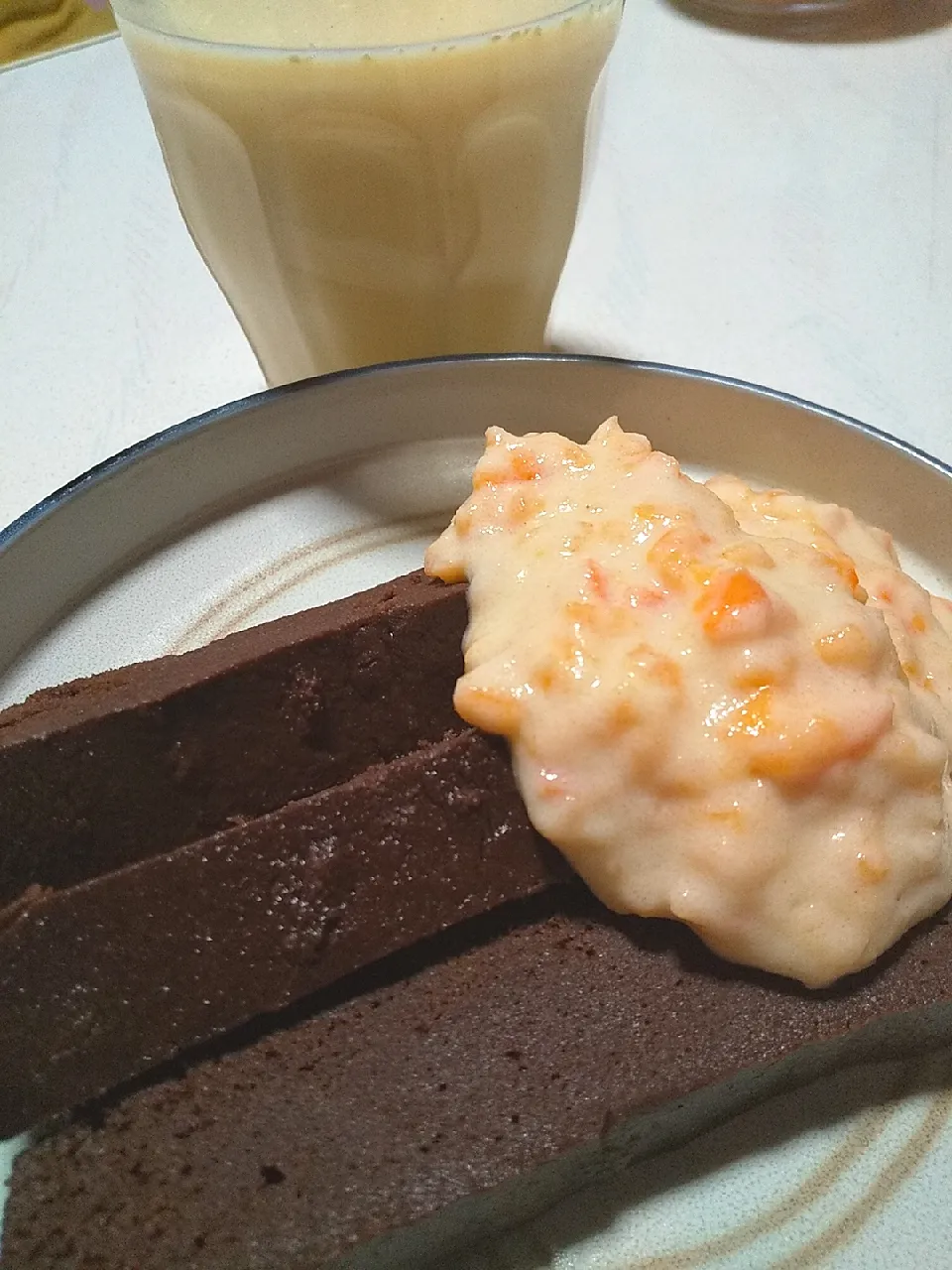 今日の晩酌デザート
※おからパウダーのガトーショコラ柿ヨーグルト添え
※ウィスキー豆乳割り|れあMIXさん