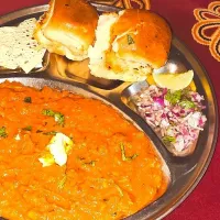 Snapdishの料理写真:pav bhaji 😋😋|chakuさん