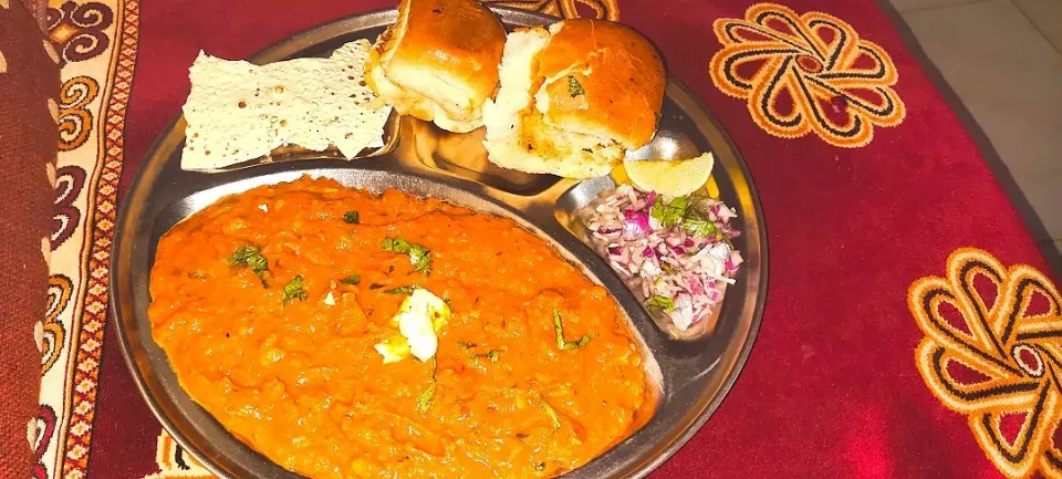 Snapdishの料理写真:pav bhaji 😋😋|chakuさん