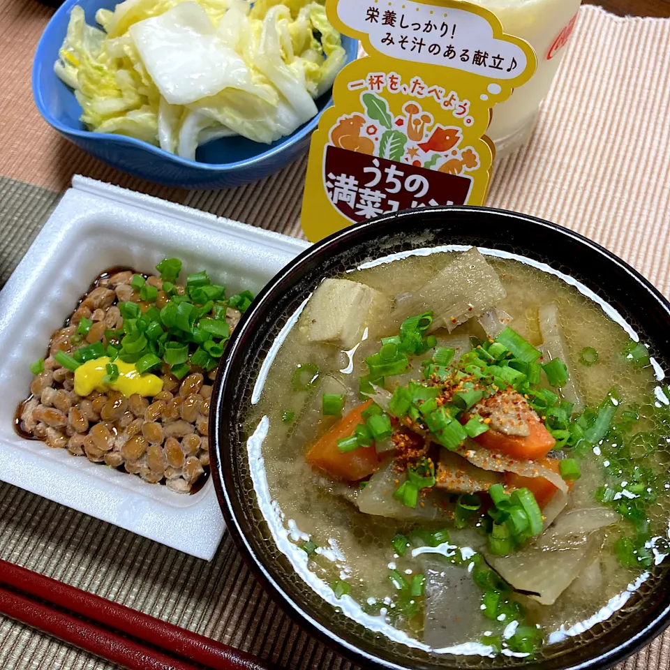 具沢山味噌汁と納豆ご飯|akkoさん