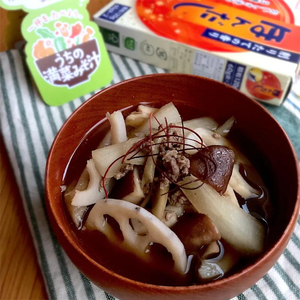 根菜とひき肉の「うちの満菜みそ汁」赤味噌仕立て|むぎこさん