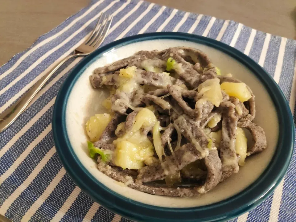 Pizzoccheri: buckwheat pasta with casera cheese, potatoes and cabbage ( パスタ )|Ery_05さん