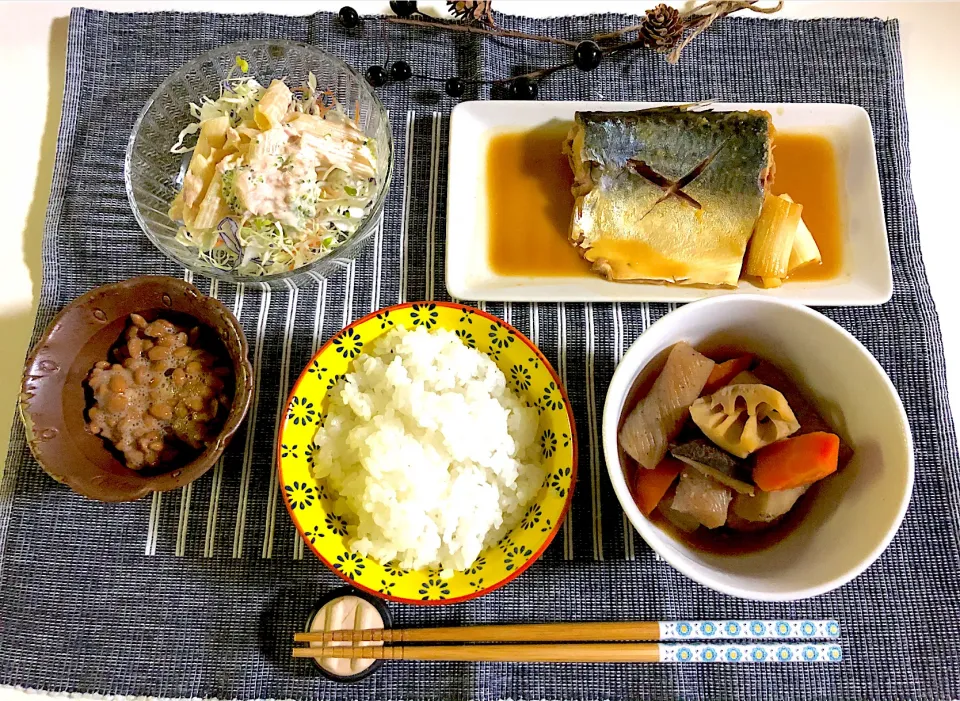 Snapdishの料理写真:さばの味噌煮、里芋とれんこんの煮物、ブロッコリーのツナマヨペンネ、納豆|syamさん