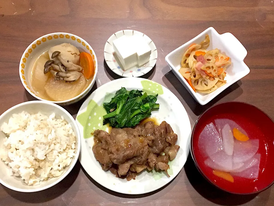 豚の生姜焼き 大根の中華スープ 蓮根の洋風きんぴら 冷奴 煮物|おさむん17さん