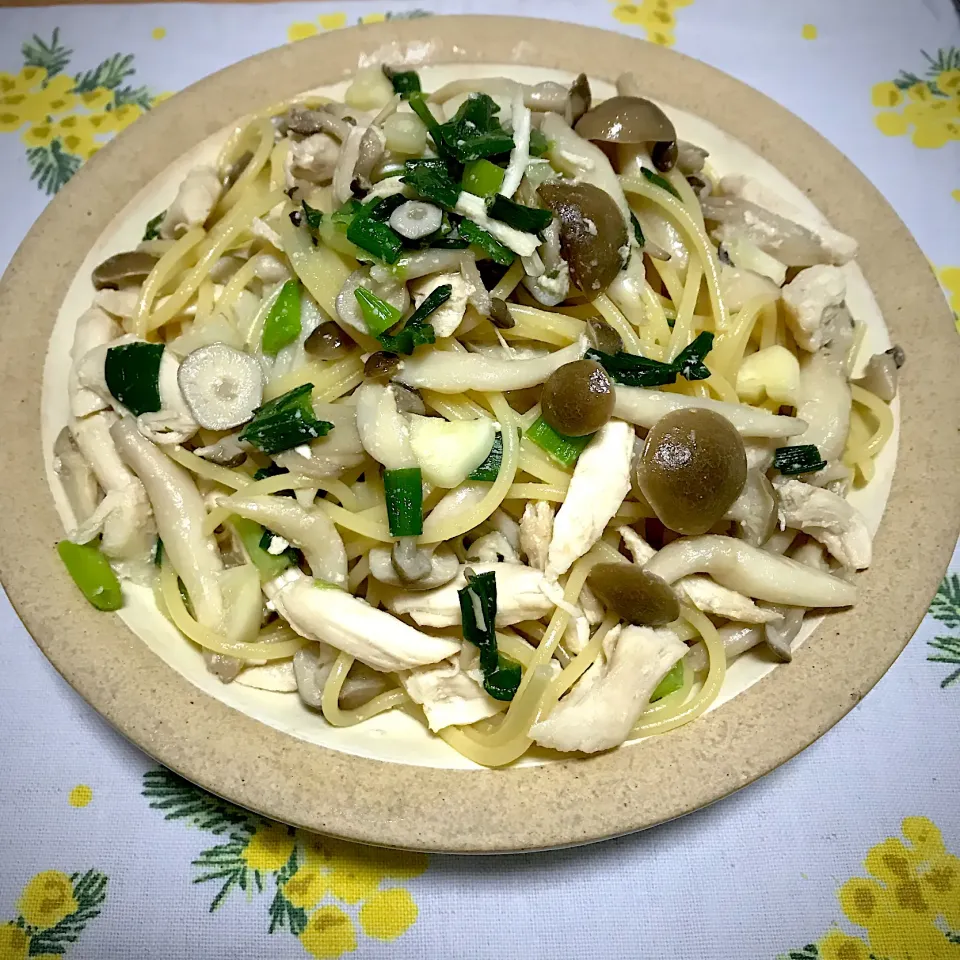 Snapdishの料理写真:ささみときのこの和風パスタ|れもんさん