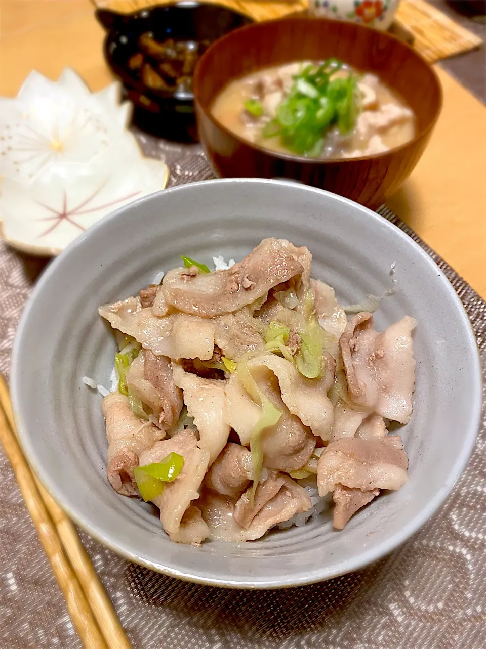 Snapdishの料理写真:ネギ塩豚丼　粕汁|エトフさん