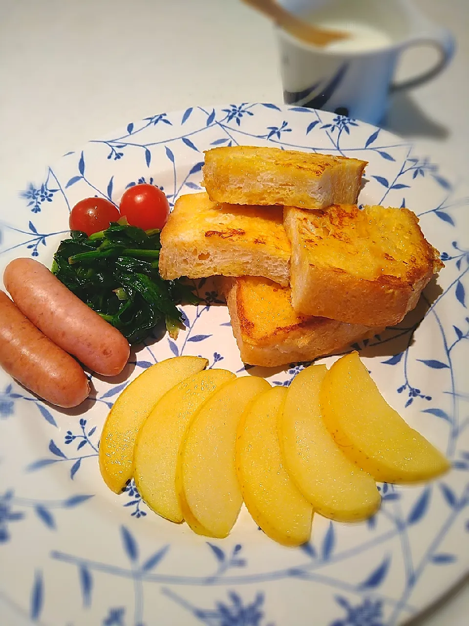 みっこちゃんさんの料理 フレンチトーストのあるモーニング🍎|まめころさん