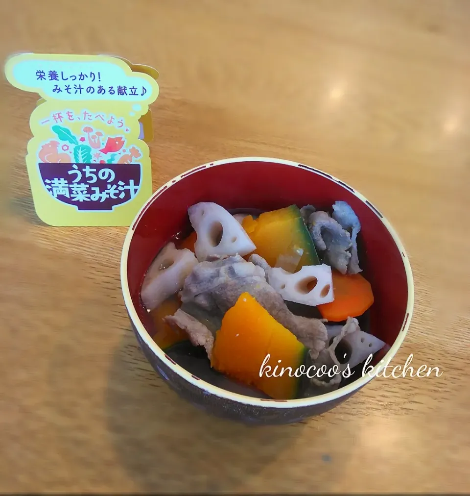 体もポカポカ、お腹も満足🎶豚肩ロースと冬野菜の満菜みそ汁|kinocooさん