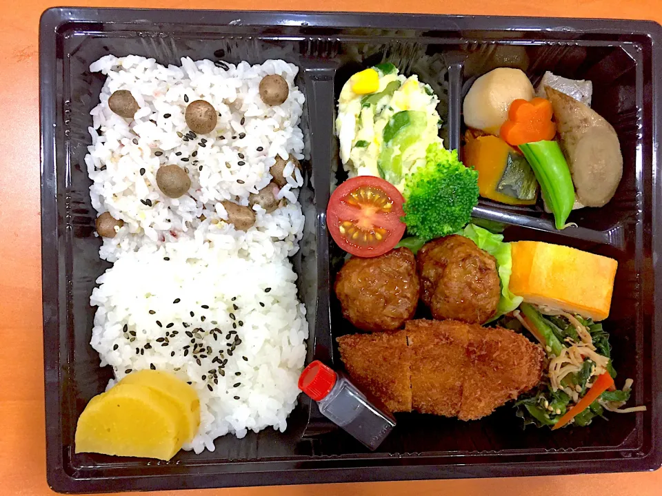 Snapdishの料理写真:ムカゴご飯弁当|あぐりさん