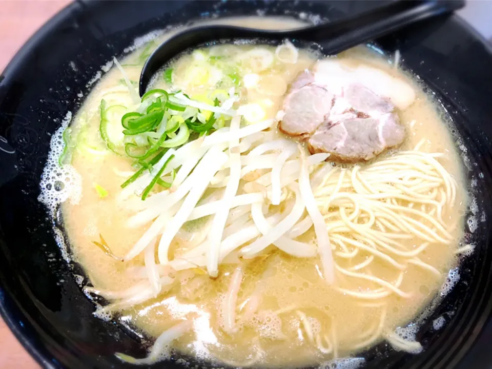 博多ラーメン ¥680|Blue Moon Caféさん