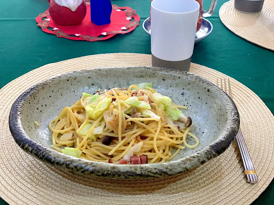 20201129 お昼ご飯はベーコンとキャベツのペペロンチーノ🌶|Seikoさん