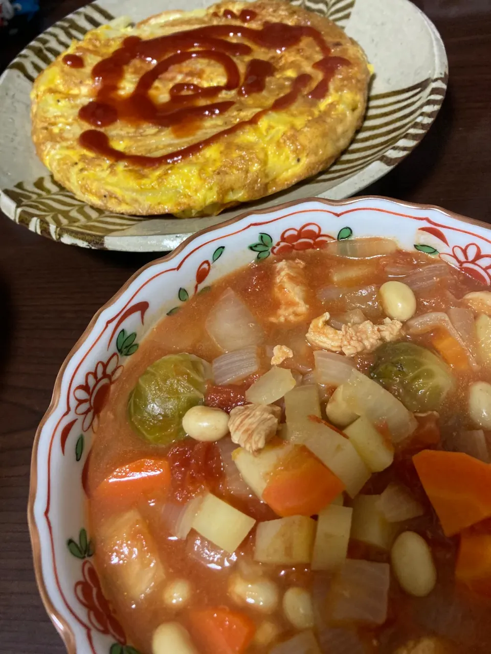 Snapdishの料理写真:11月30日晩ご飯。具沢山ミネストローネ、じゃがいものガレット。|あやさん