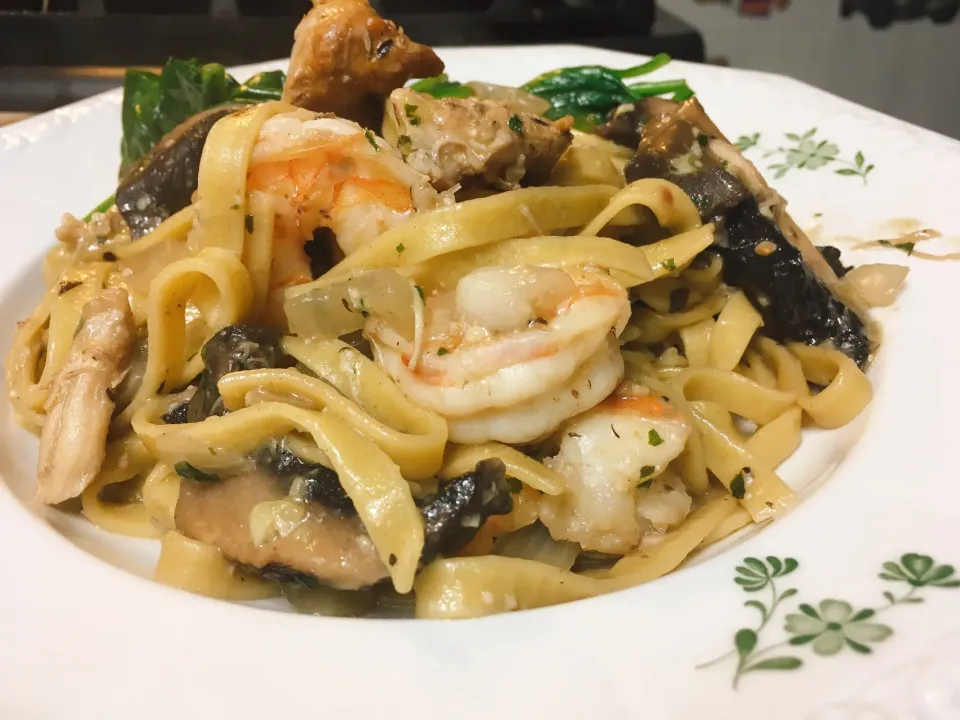 Seafood pasta with basil sauce|reigineさん