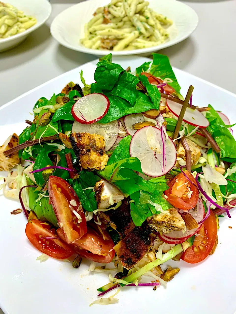 Chicken Fajitas Salad and Fusilli with Fourme d’Ambert Sauce|gonbenさん