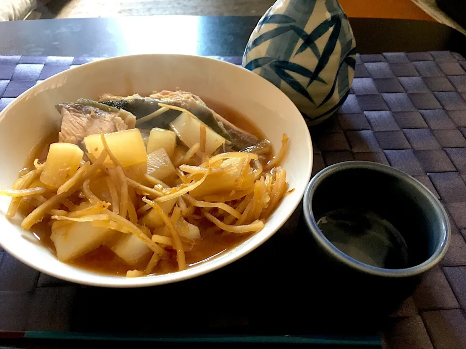 夜勤明け師走に入ったのでブリ大根を熱燗で🍶|Tarou  Masayukiさん