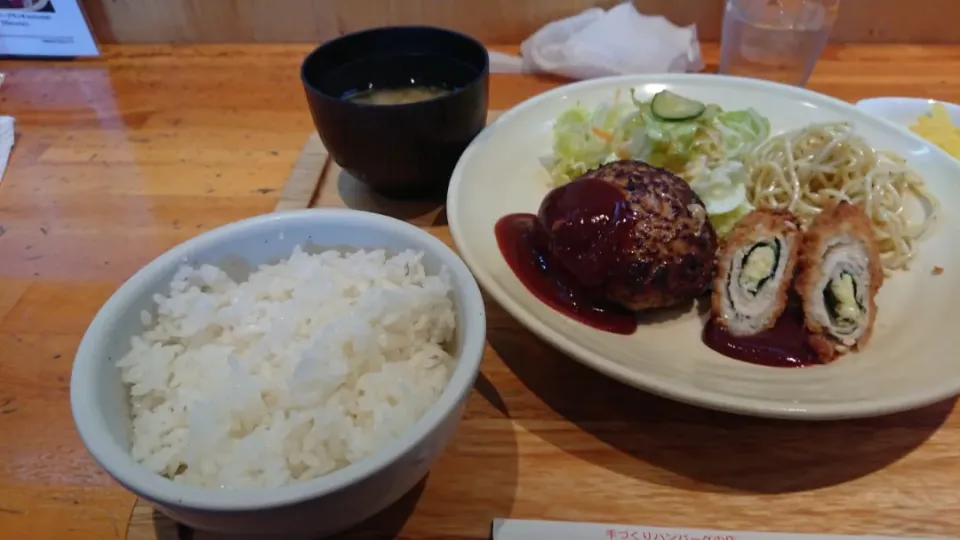 Snapdishの料理写真:京都市伏見区竹田中内畑町「手作りハンバーグの店とくら新堀川店」の日替わりランチ|たかしさん