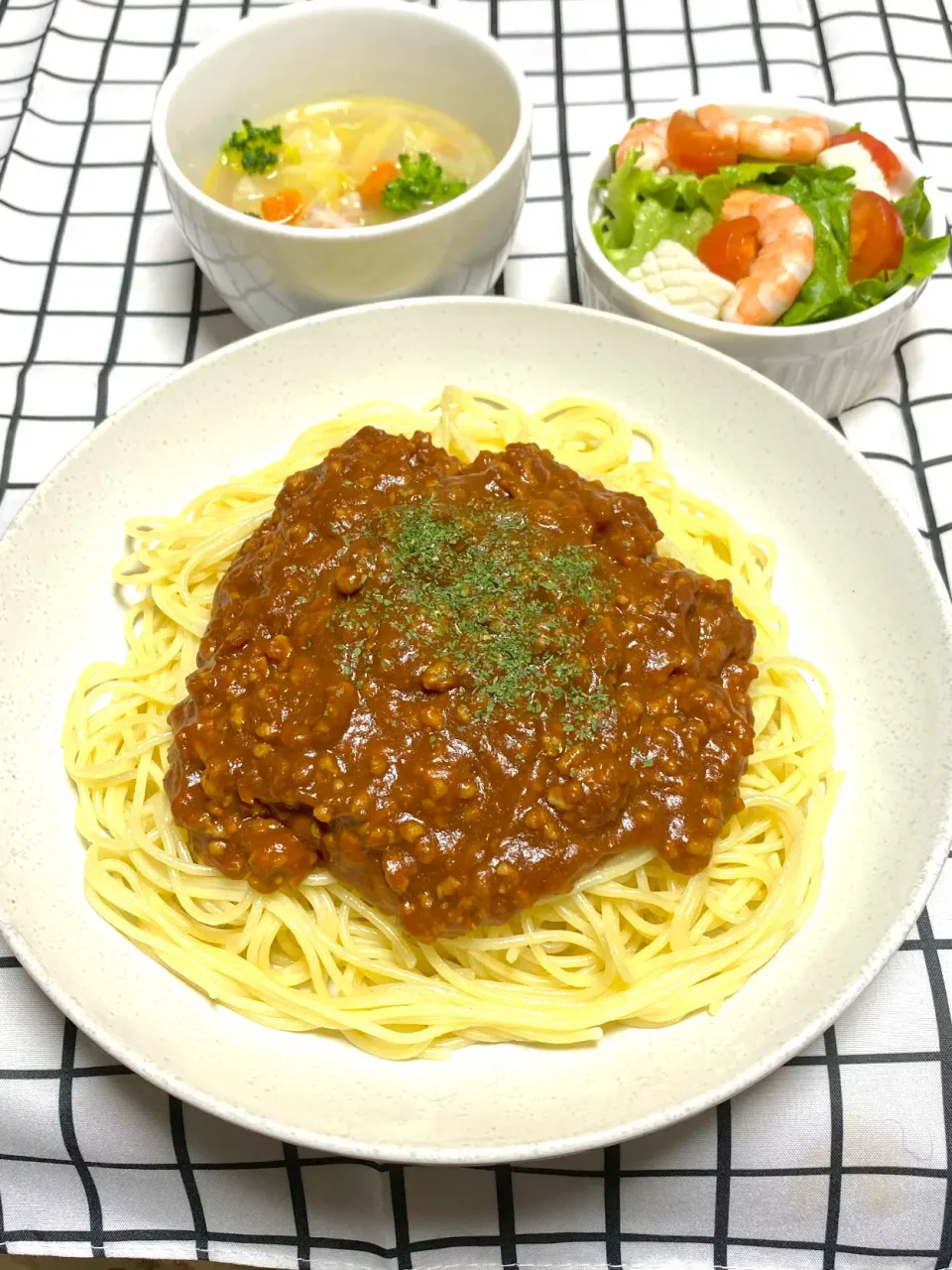 息子達の夕御飯(久々ミートソース、チンして食べてやぁ😃)|かあたんさん