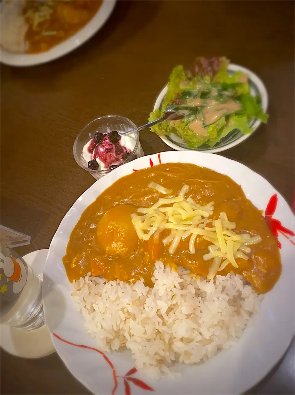 バターチキンカレー🍛　グリーンサラダ🥗　ブルーベリーヨーグルト🍇|ch＊K*∀o(^^*)♪さん