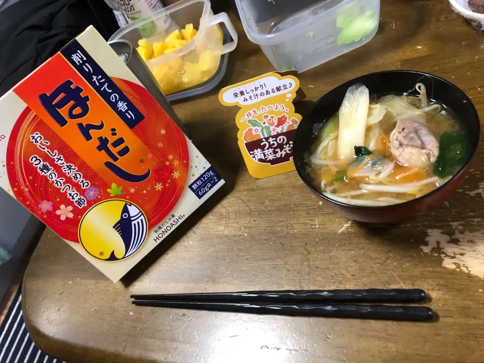 Snapdishの料理写真:寒い季節に あったか具沢山味噌汁|釣り人_そーたさん