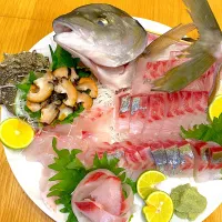 Snapdishの料理写真:シマアジとサザエのお造り🎶|Lilie Asoyaさん