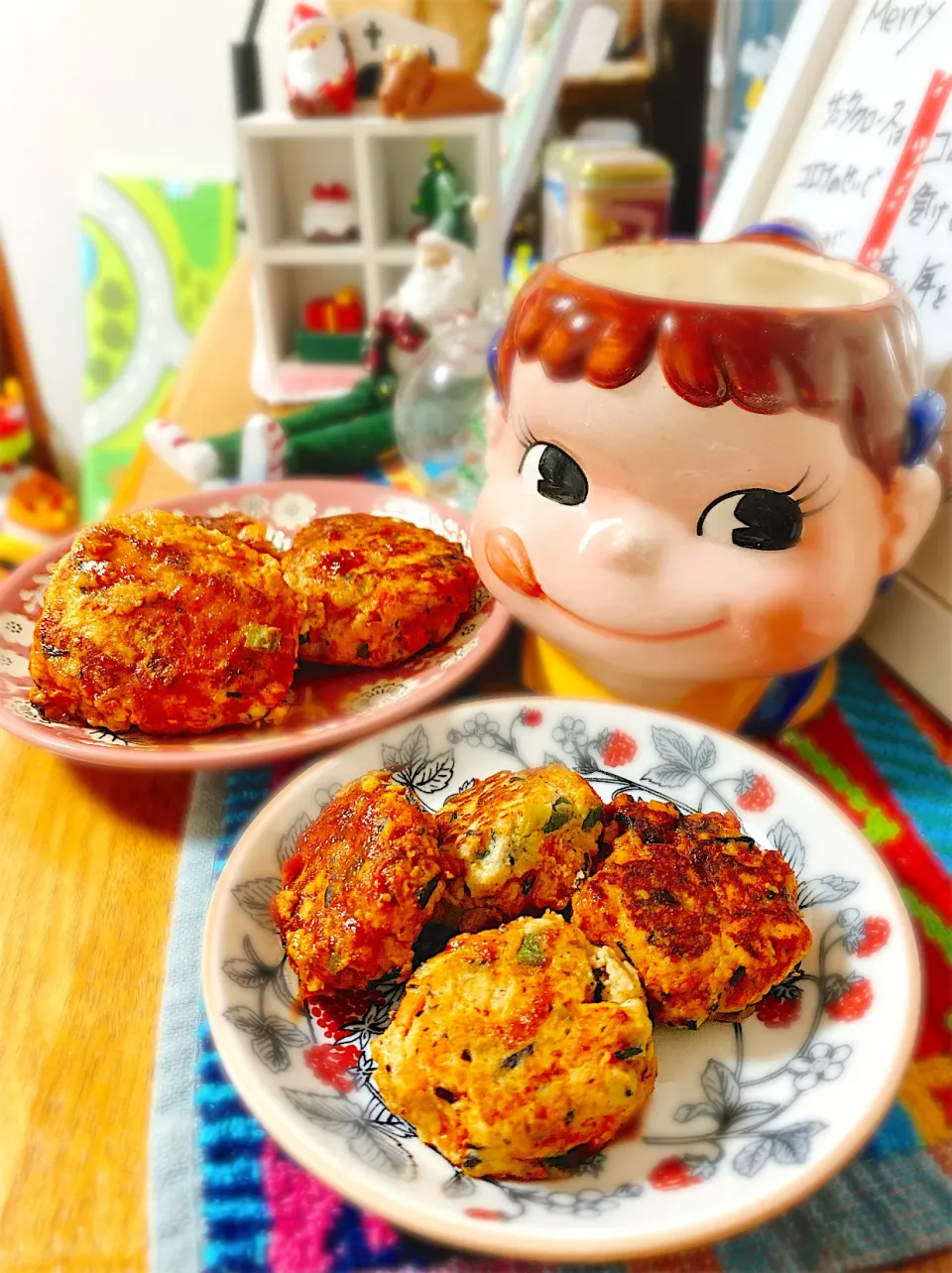 フォーク食べ練習シリーズ♡はんぺんと鶏ひき肉のハンバーグ。|ぽき。さん